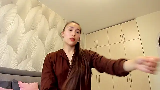 Bambiii_bby stripchat live cam model