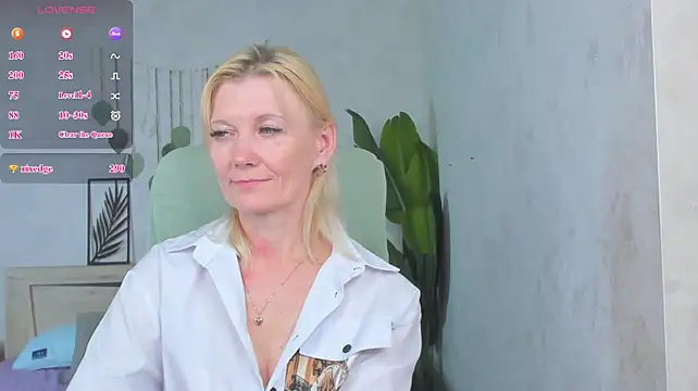 Julie_Lucas stripchat live cam model