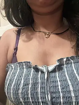 Loviiie stripchat live cam model