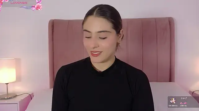 MoollyLove stripchat live cam model