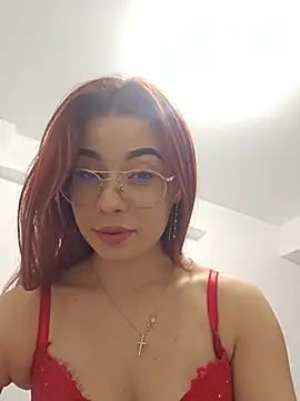 RedHeadFoxy stripchat live cam model