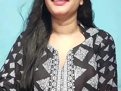 Adhiti_1 stripchat live cam model
