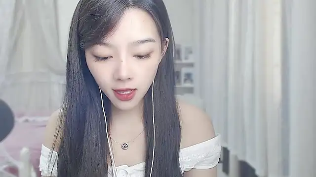 Romy-sweet stripchat live cam model