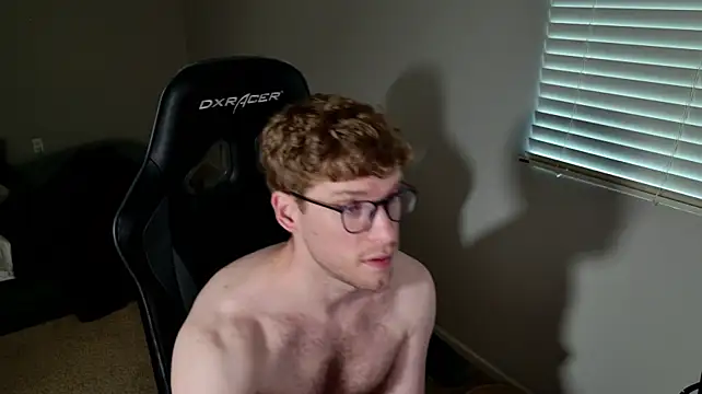 BlueEyedTallGuy94 stripchat live cam model