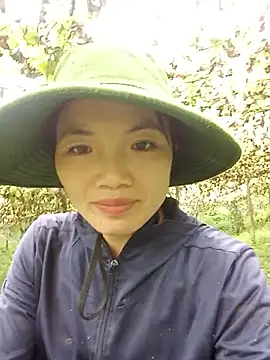 ngan-cute stripchat live cam model
