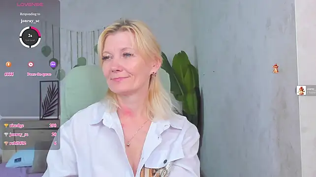 Julie_Lucas stripchat live cam model