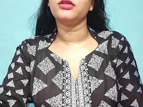 Adhiti_1 stripchat live cam model