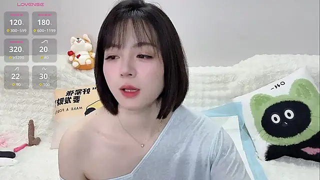 Lucy-8 stripchat live cam model