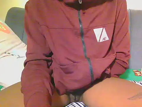 Judylicious23 stripchat live cam model