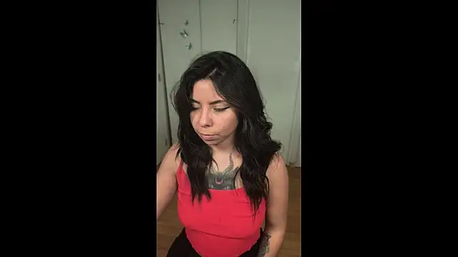 ivihetaira stripchat live cam model
