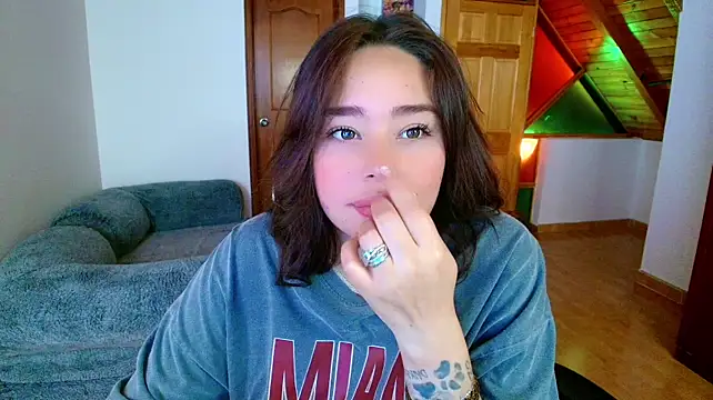 nicolthompsonn stripchat live cam model