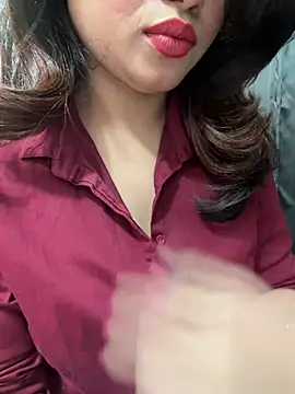 Yours_riya11 stripchat live cam model