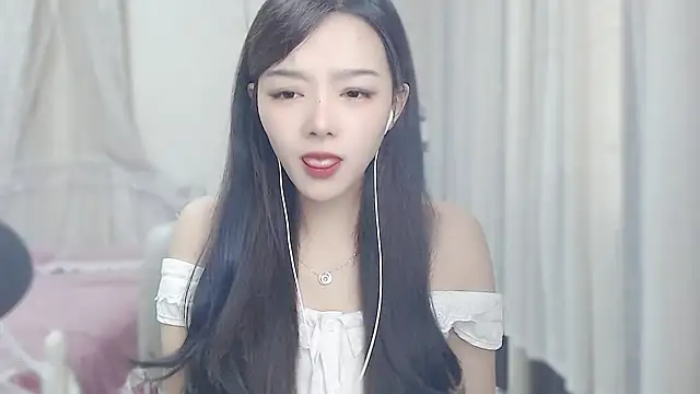 Romy-sweet stripchat live cam model