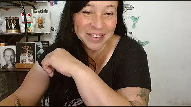 LauraMallioni stripchat live cam model