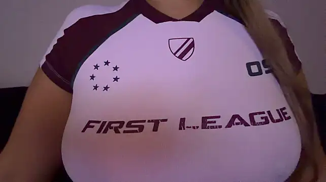 BellaLuxx stripchat live cam model