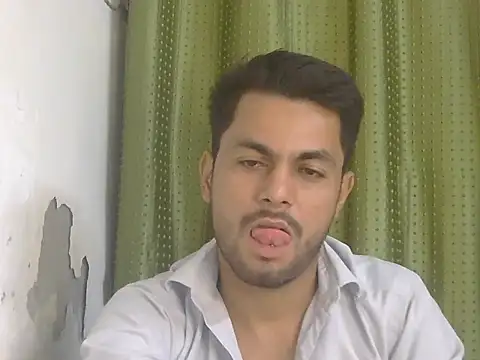 Stubborndesiboy stripchat live cam model