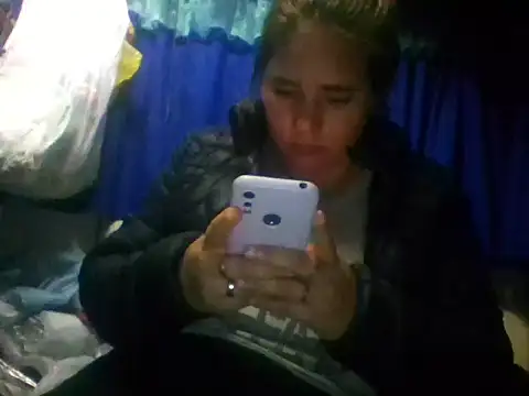 lucyervez stripchat live cam model