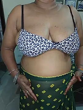 MISS-LOVEV stripchat live cam model