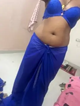 MISS_POOJA_69 stripchat live cam model