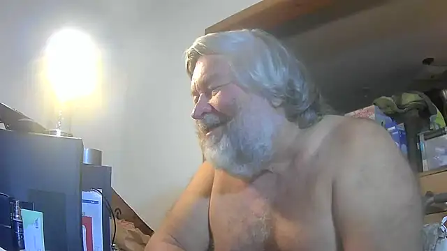 bear8624 stripchat live cam model