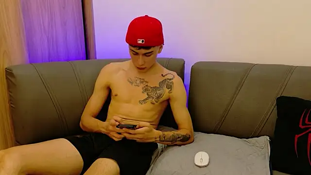 Derekswan stripchat live cam model