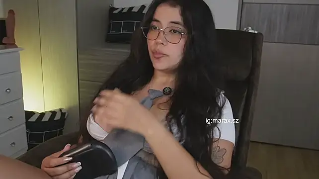 Mara_HugeAss stripchat live cam model