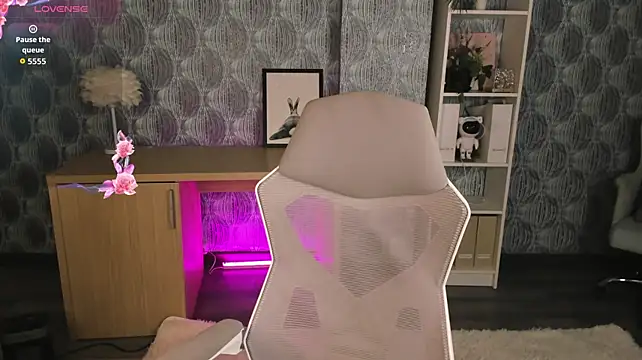 Lessi_Panic stripchat live cam model