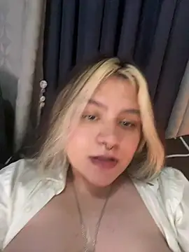NaylaVelv04 stripchat live cam model