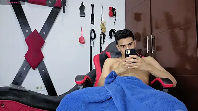 Alejandro_and_Deiby stripchat live cam model