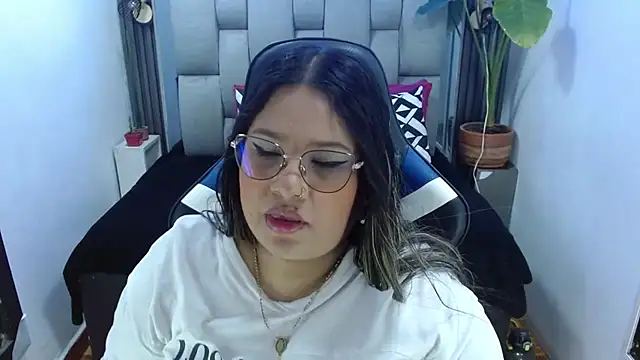 evelin_zaens stripchat live cam model