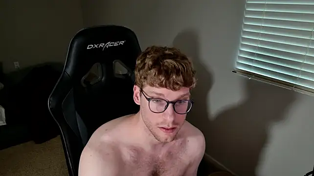 BlueEyedTallGuy94 stripchat live cam model