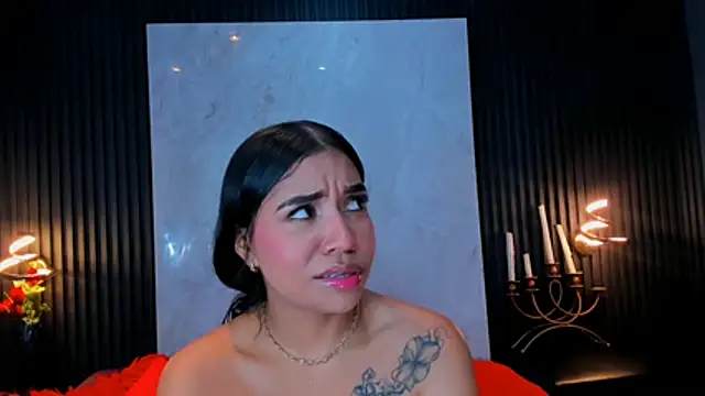 MiaWolton stripchat live cam model