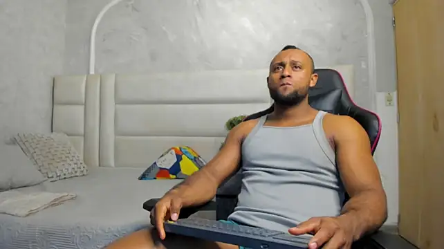 Dark_lennox stripchat live cam model