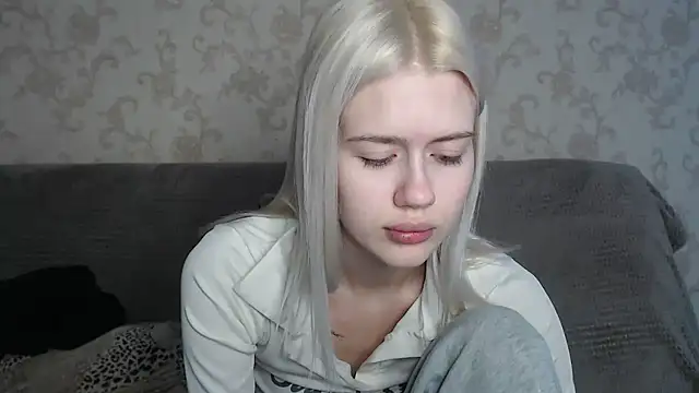 BlondyLedy stripchat live cam model