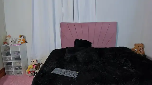 CinthiaCollins stripchat live cam model