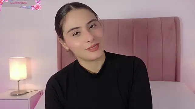 MoollyLove stripchat live cam model
