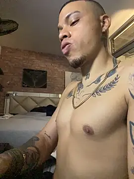 AlphaMasterXxx stripchat live cam model