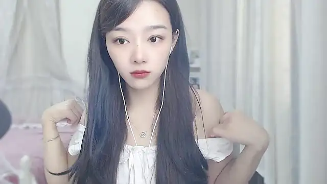 Romy-sweet stripchat live cam model