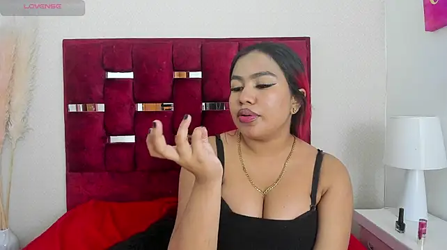 KeiraMendoza stripchat live cam model
