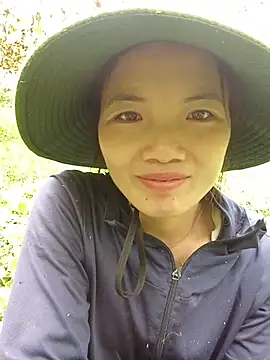 ngan-cute stripchat live cam model