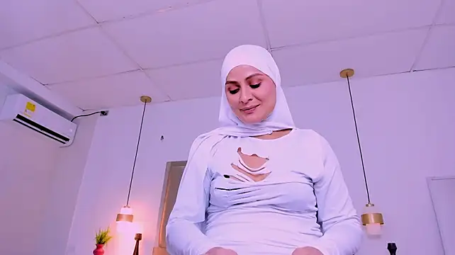 aisha_k stripchat live cam model