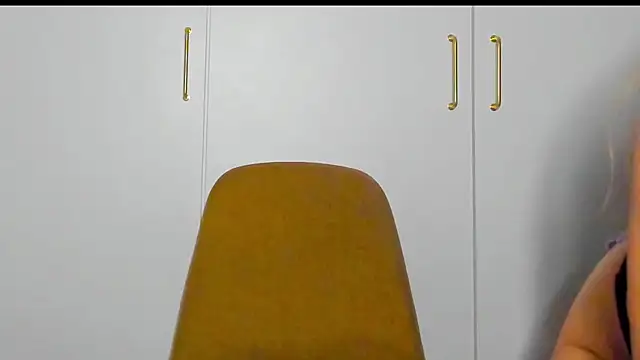SuriFlirt stripchat live cam model