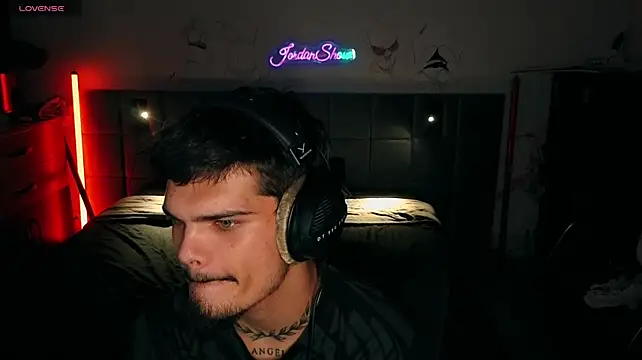 JordanShow stripchat live cam model