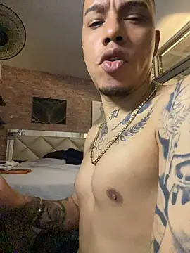 AlphaMasterXxx stripchat live cam model