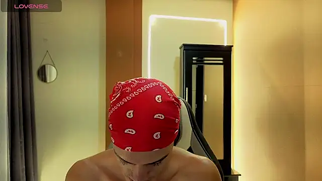 LeoTease stripchat live cam model