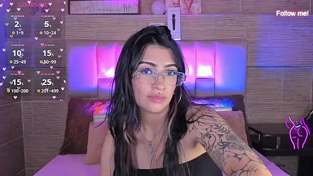 mia_devine_ stripchat live cam model
