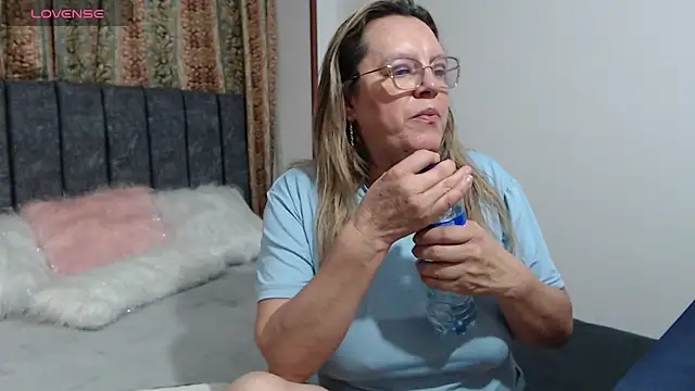 MALU0617 stripchat live cam model