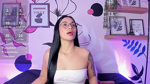 GabiHills stripchat live cam model