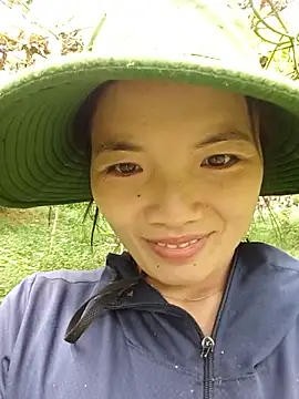ngan-cute stripchat live cam model