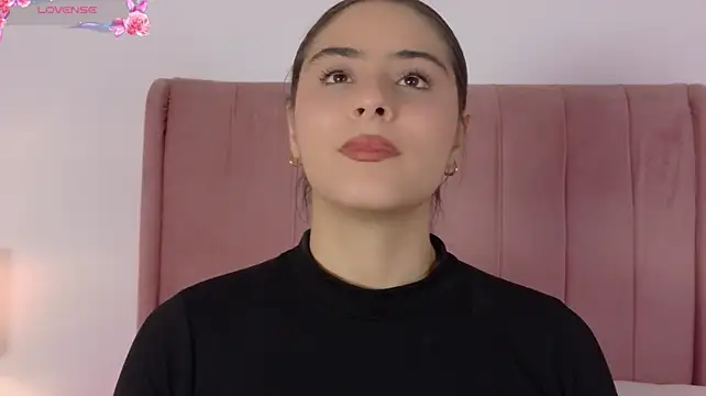 MoollyLove stripchat live cam model
